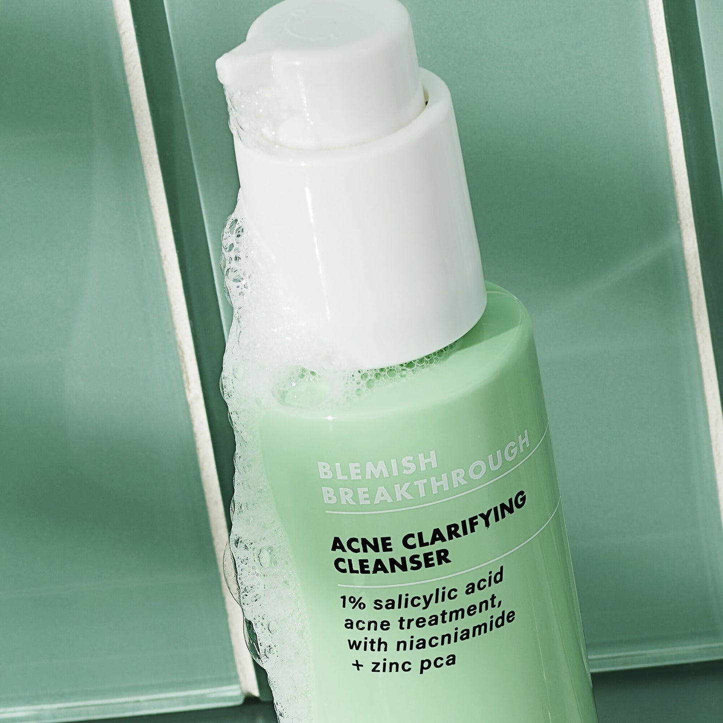 blemish-breakthrough-acne-clarifying-cleanser-l8 02_021622_SL_BT_Cleanser_Back_Lighter_0129_FStack_FINAL_IGF_V2_eb5b7c7b-2de7-4b4a-8d54-43ee3b07523f.jpg