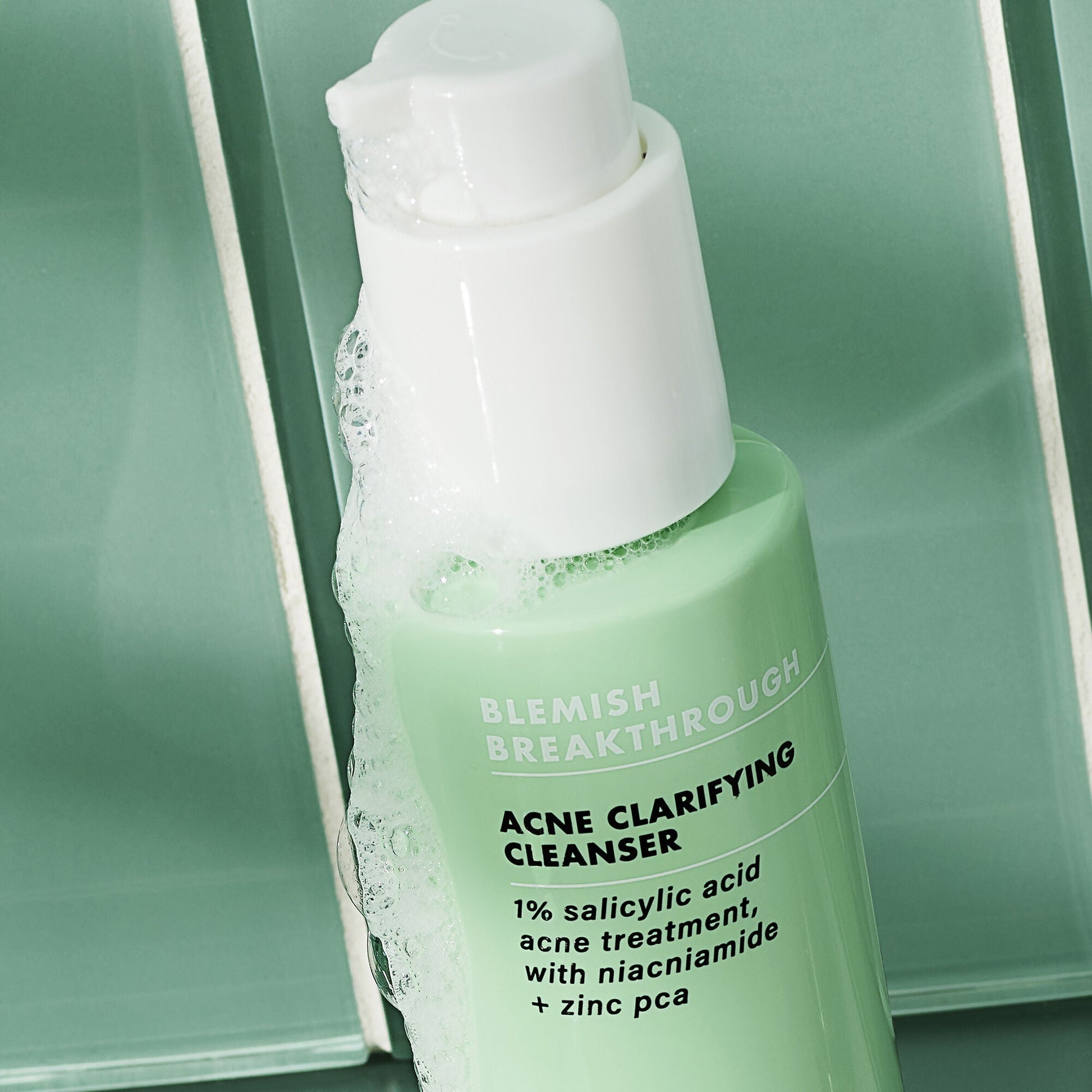 blemish-breakthrough-acne-clarifying-cleanser-l8 02_021622_SL_BT_Cleanser_Back_Lighter_0129_FStack_FINAL_IGF_V2_eb5b7c7b-2de7-4b4a-8d54-43ee3b07523f.jpg