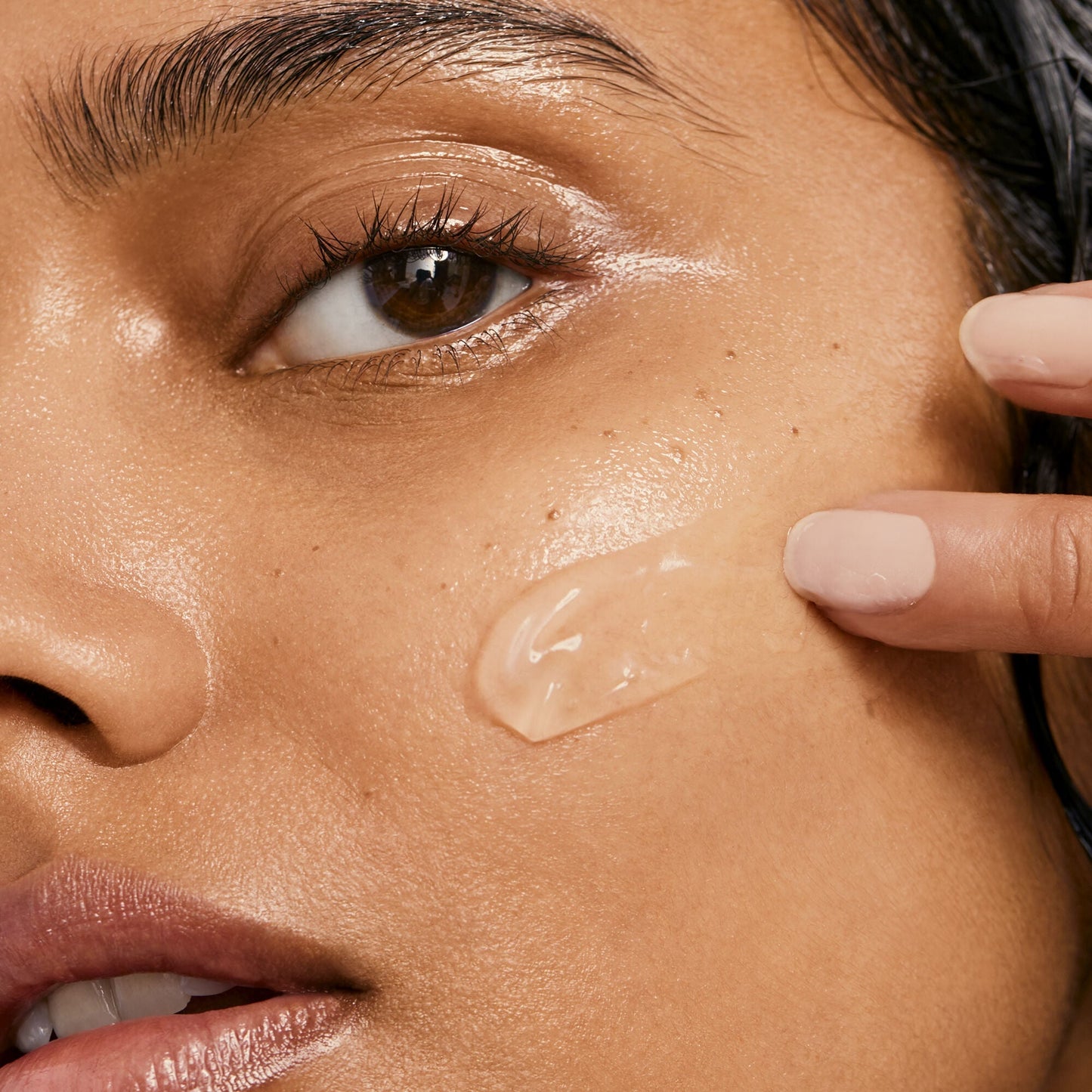 holy-hydration-gel-yeah-moisturizer-l5 060623_Ravyanshi_DewyFace_247_v3_RGB_IGF.jpg