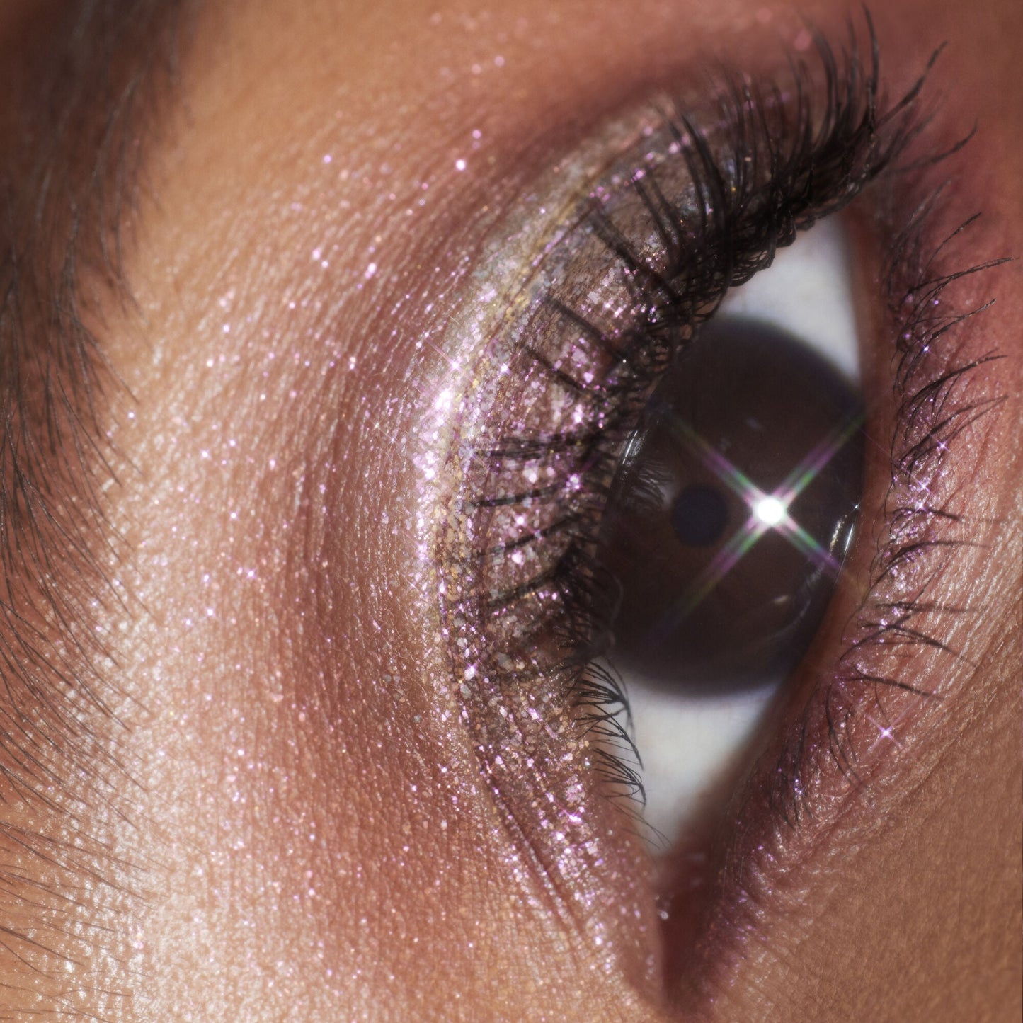 duochrome-liquid-eyeshadow-y1 061223_Chi_SparkPink_0023_FINAL_RGB_IGF.jpg