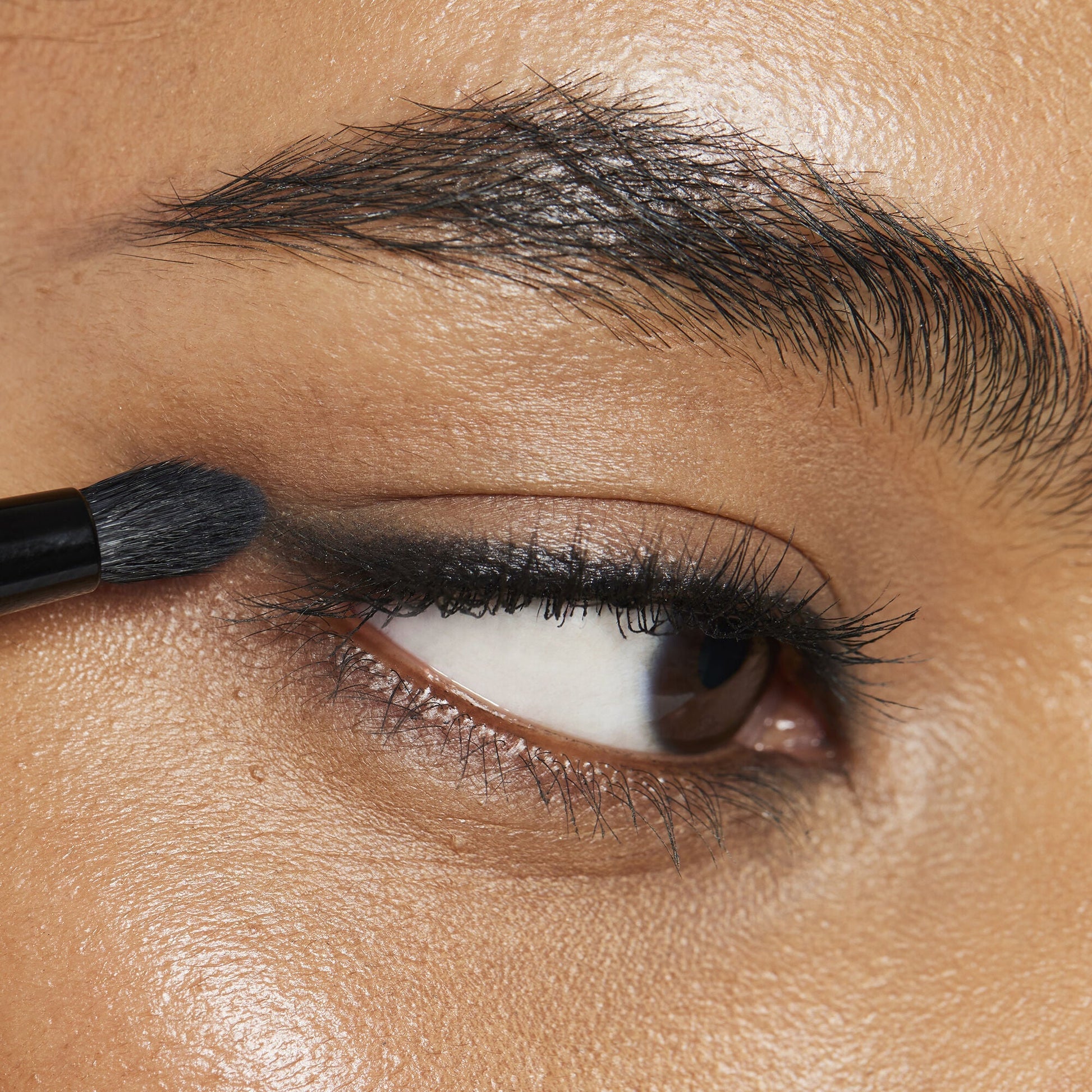 smudge-n-smoke-eyeliner-brush-i9 100824_elf_Shikin_Kohl_App_017_RGB_IGF.jpg
