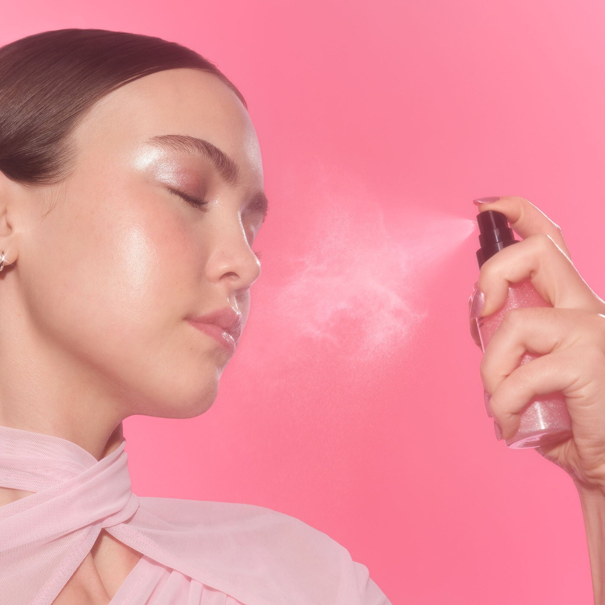 power-grip-rose-setting-spray-y5 102225_Haley_PG_Pink_App_038_v3_RGB_IGF_afa202e0-e395-4ab2-8641-8545bdabb8f6.jpg