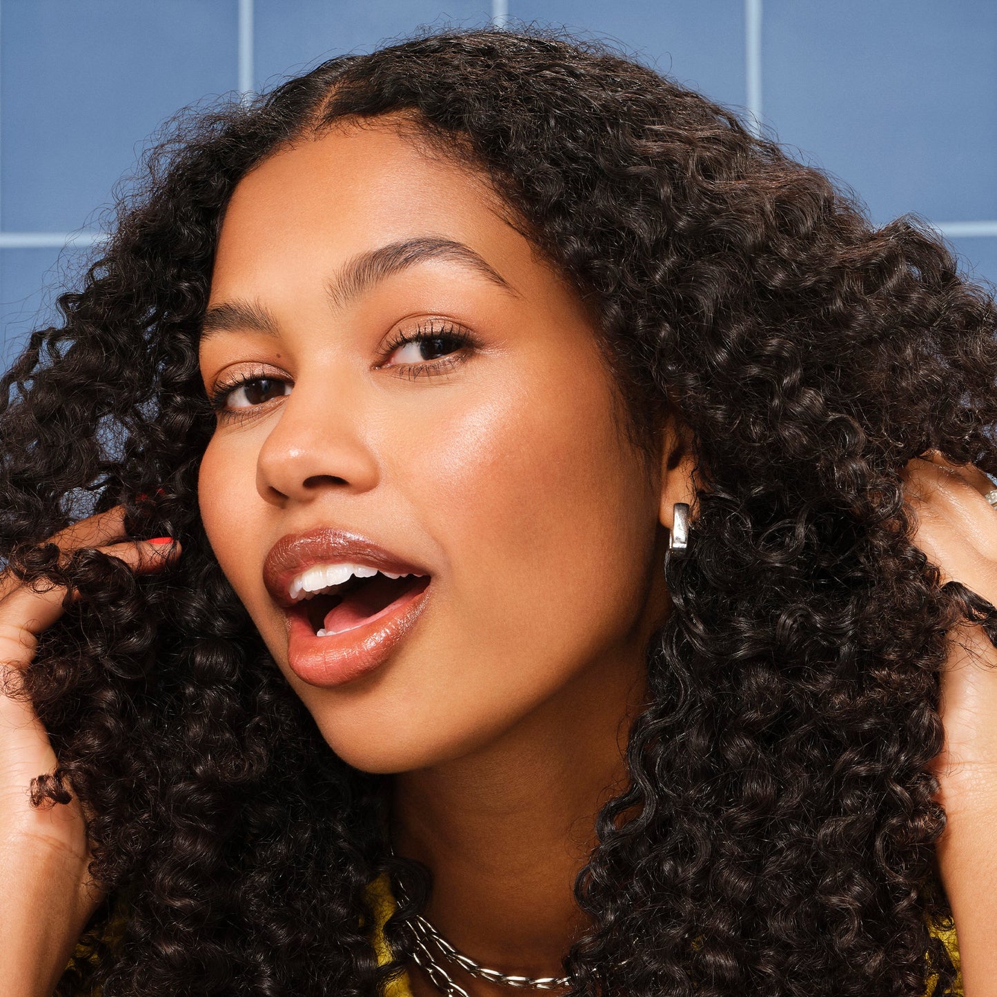 never-thirsty-moisturizing-shampoo-q7 111925_Yacine_NeverThirstyDuo-StyledHair_2916_w6QC_IGF_1x1_539e1e63-0c4a-4750-befe-5890a611f29c.jpg