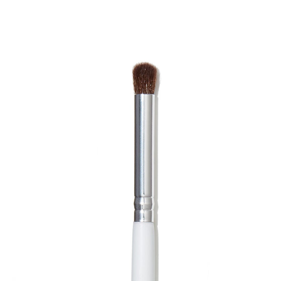eye-crease-brush-h9 1823_EyeCreaseBrush_Macro.jpg