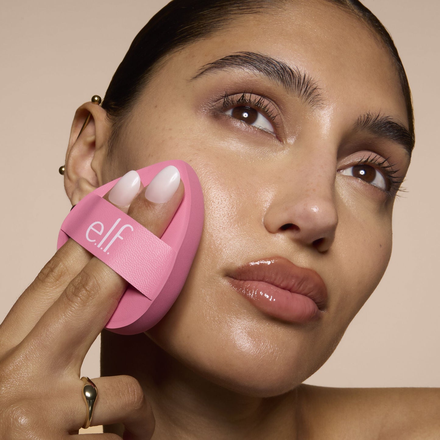 pillow-puff-foundation-sponge-d3 81838_MOM_PILLOW_PUFF_FOUNDATION_SPONGE_TOOL_SHOT_SONALI_0126_V2.jpg